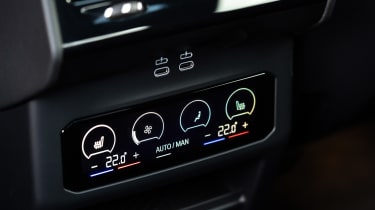 BMW i5 eDrive40 M Sport - rear controls