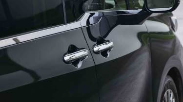 Lexus LM - door handles