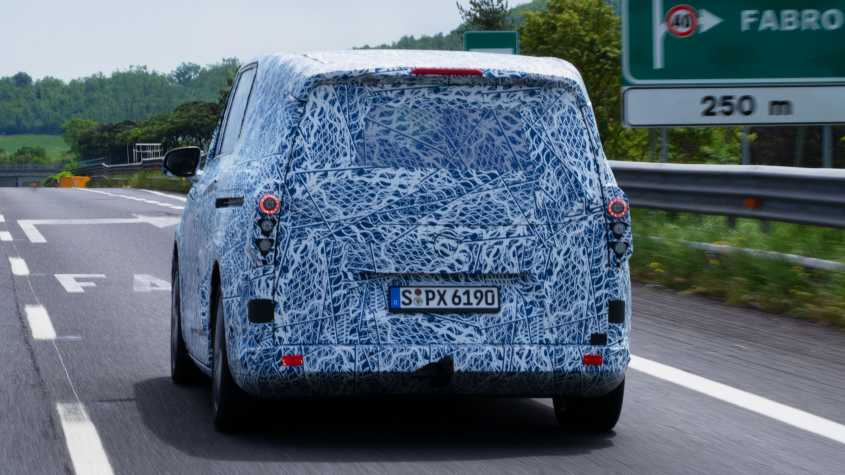 Mercedes VLE - задняя 3/4 автомагистраль