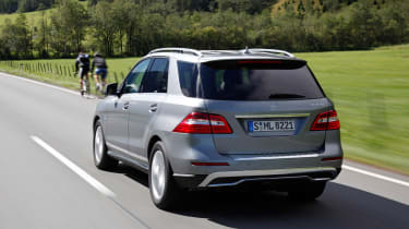 Mercedes M-Class rear tracking
