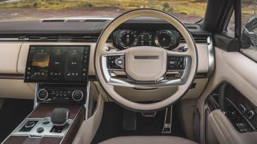 Range Rover vs Bentley Bentayga - Range Rover interior