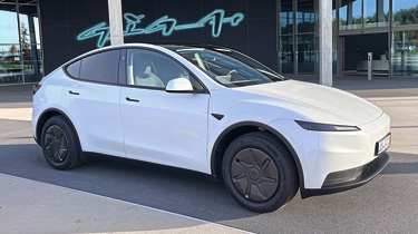 New Tesla Model Y Standard - front static, 3/4
