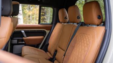 Land Rover Defender pick-up - rear seats