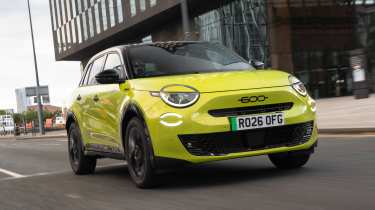 Fiat 600 Hybrid Sport - front tracking