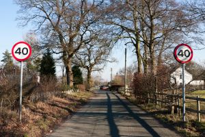 UK speed limits 40mph road