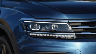 Volkswagen Tiguan Allspace - front light