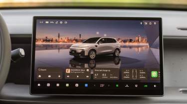 New Leapmotor B10 Hybrid EV - infotainment screen 