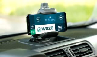 Fiat Panda Waze screen