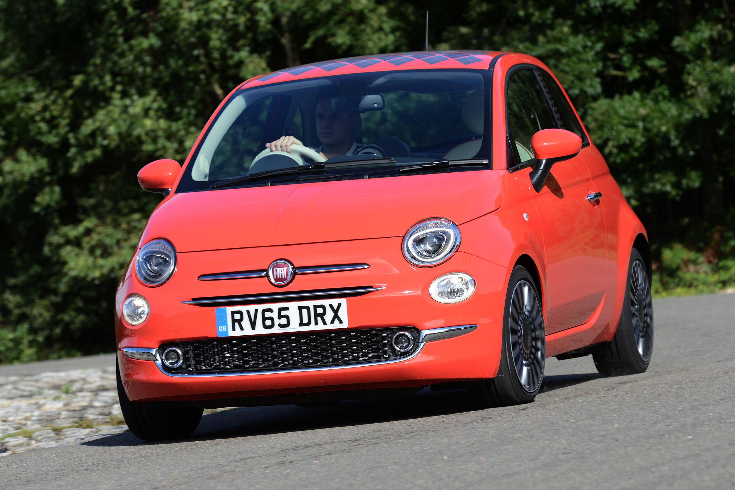 Fiat 500 Lounge 2015 review | Auto Express