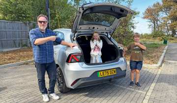 MG4 Urban - boot open with family