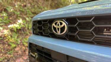 Toyota 4Runner - grille