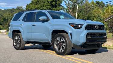 Toyota 4Runner - front static