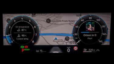 Volkswagen T-Roc R-Line - dials