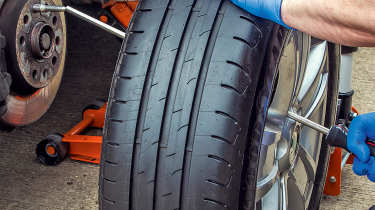 Sealey WheelEazy in use