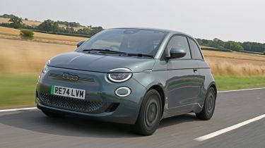 Fiat 500e Giorgio Armani Collector&#039;s Edition - front tracking 