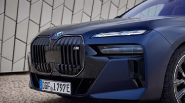 BMW i7 M70 xDrive - grille