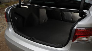 Avensis Boot