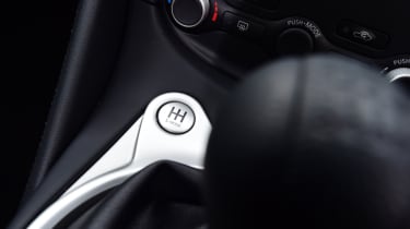 Nissan 370Z GT – sport button