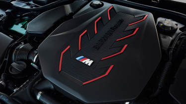 BMW M5 - engine angle