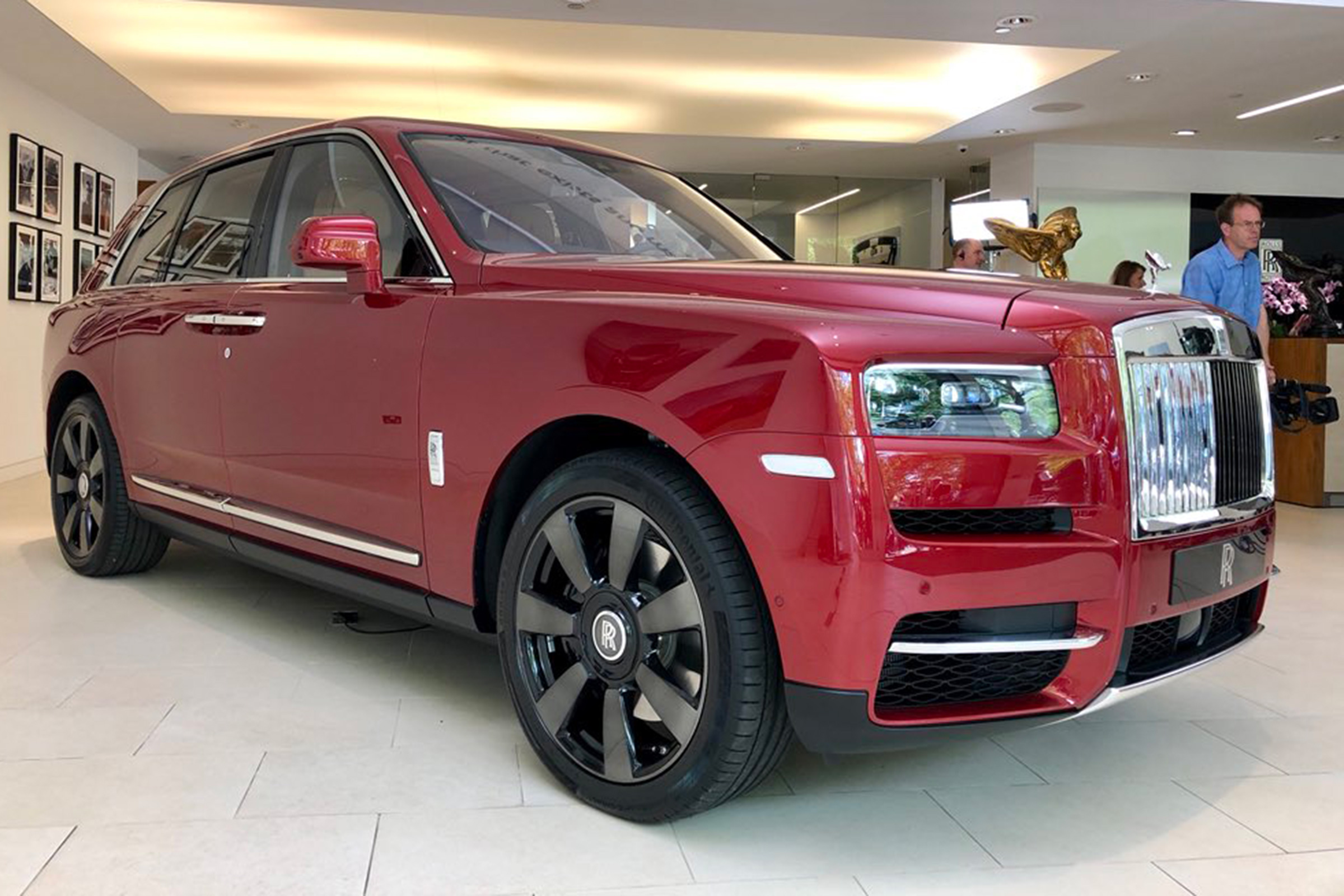 Rolls royce cullinan фото