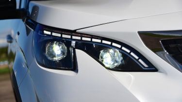 Peugeot 5008 - headlight
