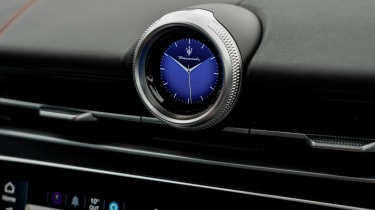 Maserati Grecale Trofeo - clock