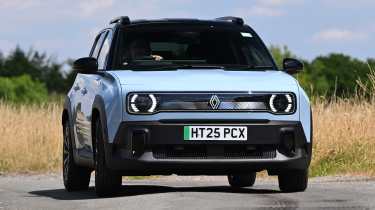 Renault 4 - front cornering