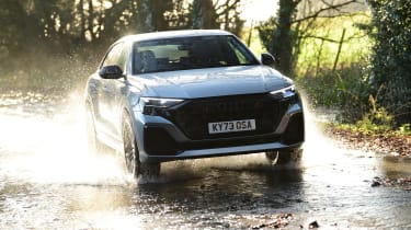 Audi Q8 - front action through water