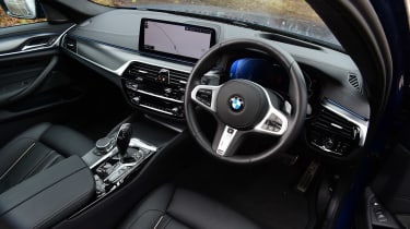 BMW 530e Touring - cabin