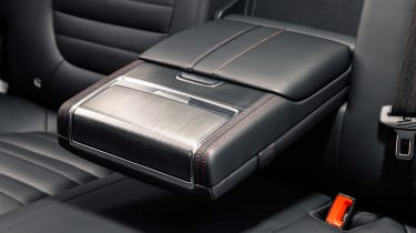 MG HS - rear armrest