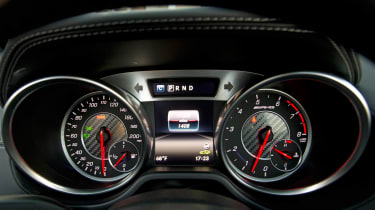 Mercedes-AMG SL 63 - dials