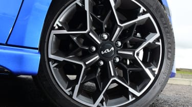 Kia Ceed - front offside wheel