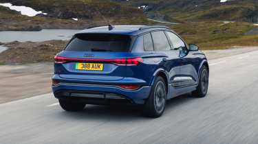 Audi Q6 e-tron - rear tracking