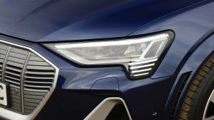 Audi e-tron S - front light