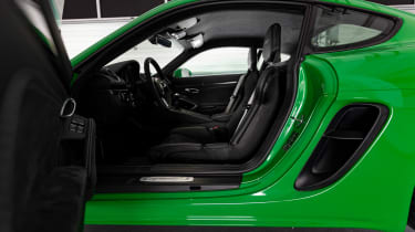 Porsche 718 Cayman GTS 4.0 - front seats