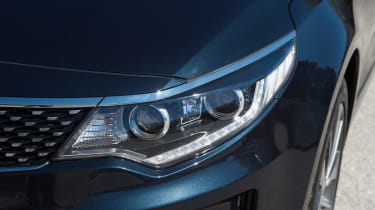 Kia Optima Sportswagon - front light detail