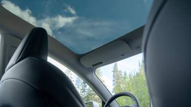 Tesla Model 3 Standard - panoramic roof