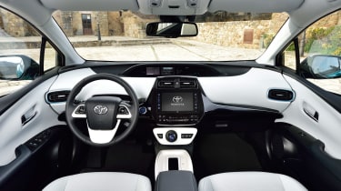 Toyota Prius Plug-In 2017 - interior