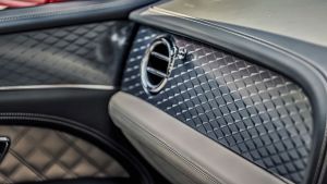 Bentley Bentayga Hybrid - interior detail