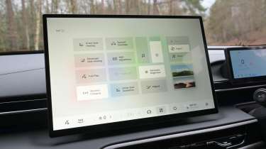 Geely Starray UK - screen