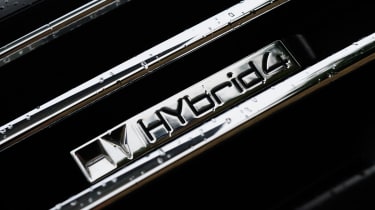 Peugeot 508 HYbrid4 badge