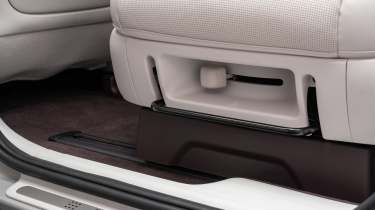 Hyundai Ioniq 9 - seat control