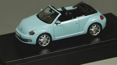 Volkswagen Beetle Cabriolet blue