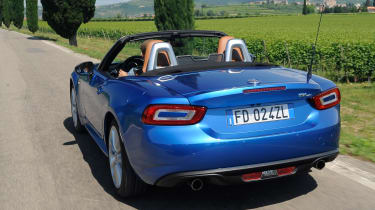 Fiat 124 Spider - blue rear tracking