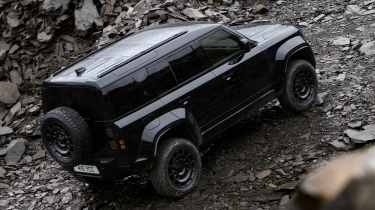 Land Rover Defender Octa Black - off-road