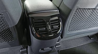 Hyundai i40 - rear vents