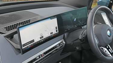 BMW iX - infotainment screens