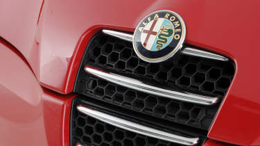 Alfa Romeo Spider - grill badge