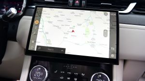 Jaguar F-Pace SVR - sat-nav