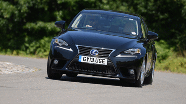 Lexus IS 300h front tracking